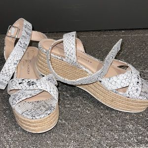 Chinese laundry sandals